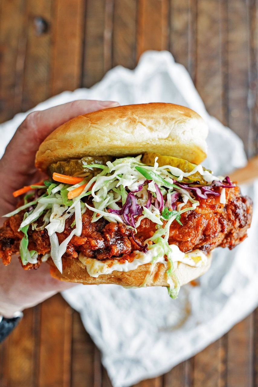 HOT CHICKEN SANDWICH